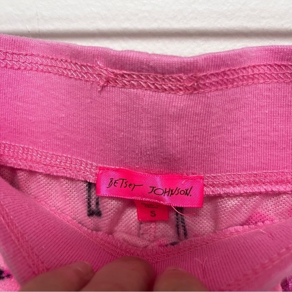 BETSEY JOHNSON Pink Flamingo Soft Terry Cloth Ruffle Hem Shorts Size Small - Picture 3 of 9